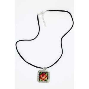 Pandantiv patrat handmade, goblen trandafir norocos